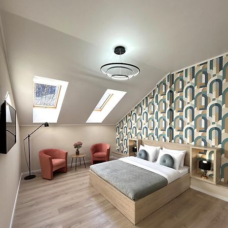 Modern Apartment In The City Center Lviv Exterior photo
