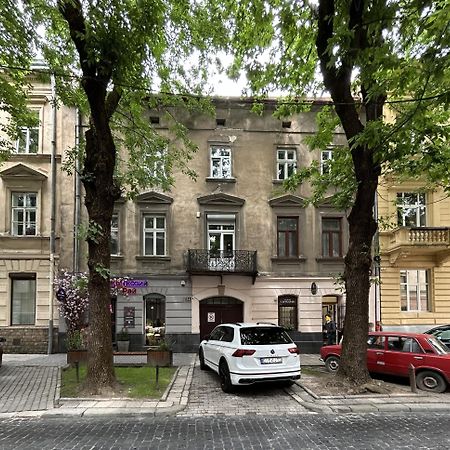Modern Apartment In The City Center Lviv Exterior photo